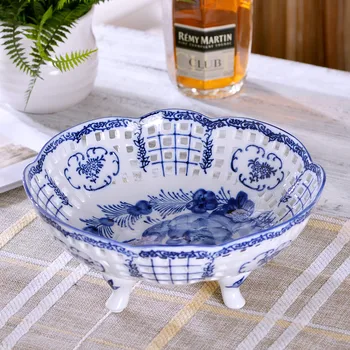 Jingdezhen perfurado cerâmica prato de fruta pintado à mão azul e branco prato de fruta sala de estar, mesa de chá enfeites criativos casa
